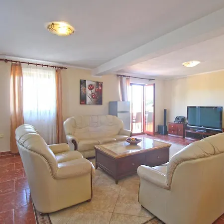 Mit Privatpool Fuer 10 Personen Ca 265 Qm In Sisan, Istrien Suedkueste Von Istrien Holiday home *