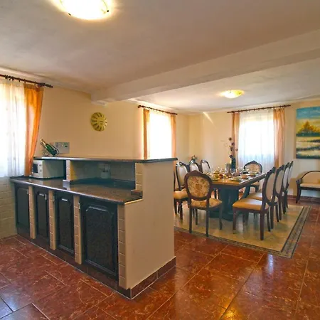 Mit Privatpool Fuer 10 Personen Ca 265 Qm In Sisan, Istrien Suedkueste Von Istrien