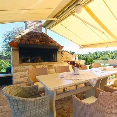 Holiday home Mit Privatpool Fuer 10 Personen Ca 265 Qm In Sisan, Istrien Suedkueste Von Istrien *
