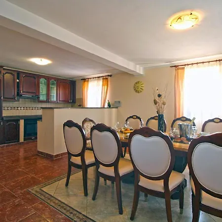 Holiday home Mit Privatpool Fuer 10 Personen Ca 265 Qm In Sisan, Istrien Suedkueste Von Istrien *