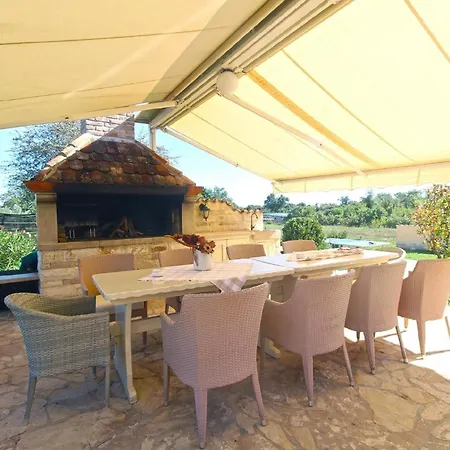 Holiday home Mit Privatpool Fuer 10 Personen Ca 265 Qm In Sisan, Istrien Suedkueste Von Istrien